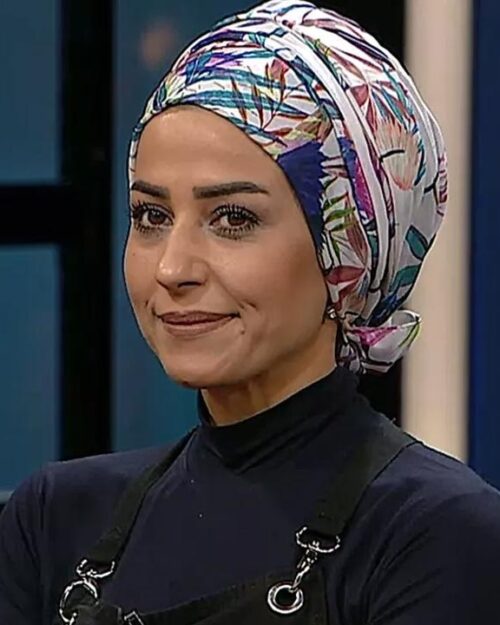 Esra Tokelli kimdir