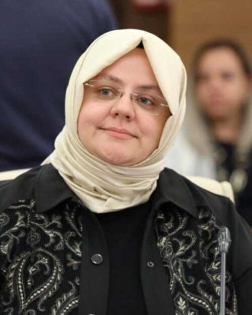 Zehra Zümrüt Selçuk Kimdir