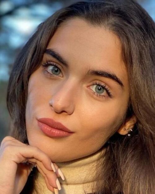 Çağla Şimşek kimdir