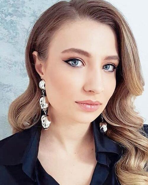 Irmak Arıcı kimdir