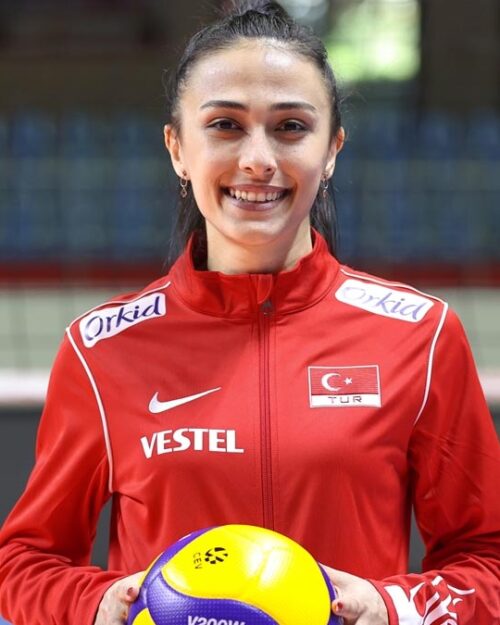 Simge Şebnem Aköz kimdir