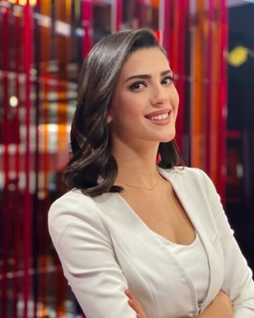 Sultan Arınır kimdir