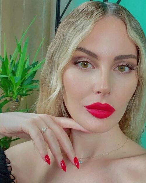 Hande Sarıoğlu kimdir