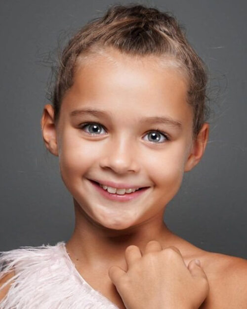 Nisa Sofiya Aksongur kimdir