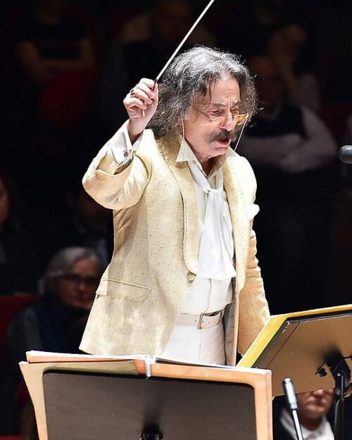 Timur Selçuk kimdir