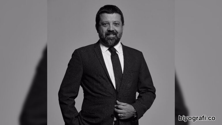 Melik Yiğitel kimdir