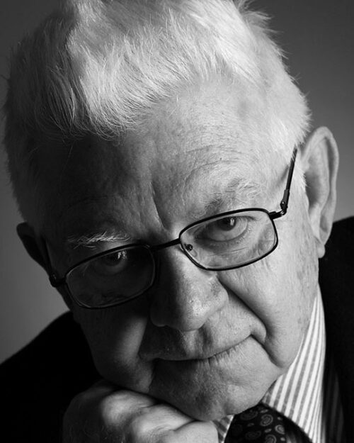 Oktay Sinanoğlu kimdir