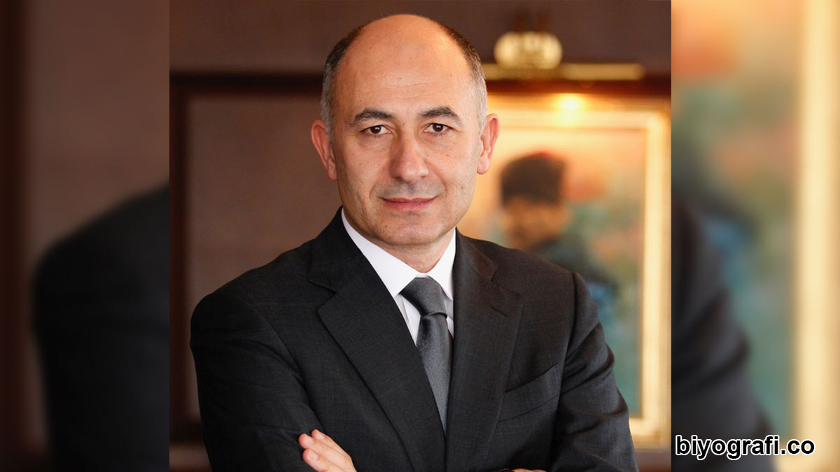 Dr. Erman Ilıcak kimdir ⭐ hakkında bilgi edinin! ⭐ Biyografi.co