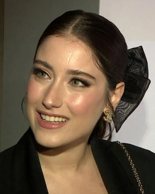 Hazal Kaya kimdir