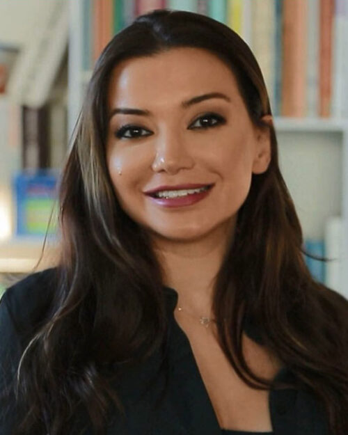 Esra Ezmeci kimdir