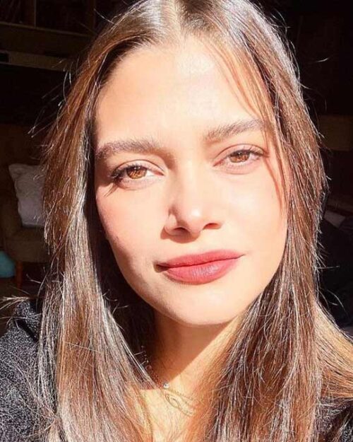 Mona Begüm Çalış kimdir