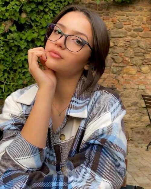 Feride Özdinç kimdir