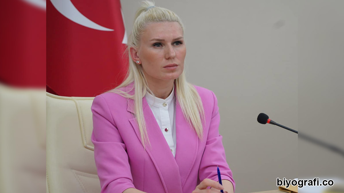 Laj | Velvets Formals | MELEK