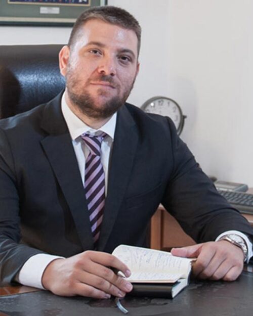 Av. Dr. Candaş Gürol kimdir