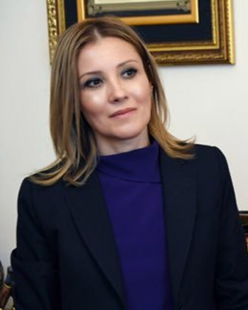 Esma Bekar kimdir