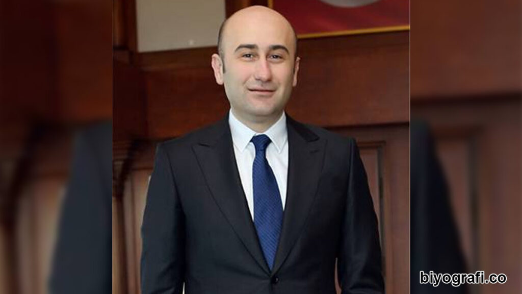 Hüseyin Yücel kimdir