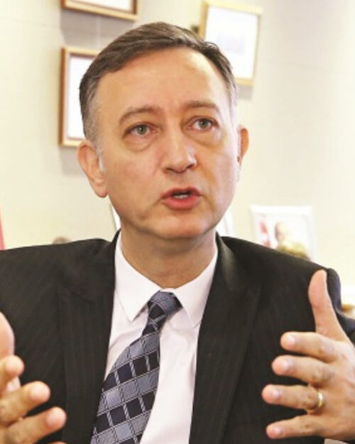 Zeki Levent Gümrükçü kimdir