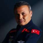Alper Gezeravcı kimdir