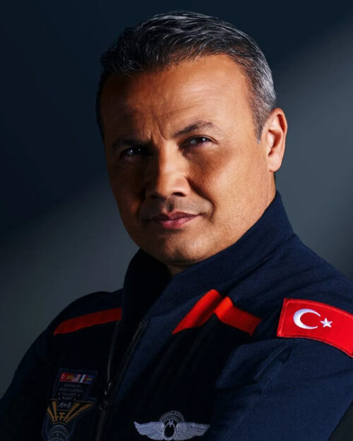 Alper Gezeravcı kimdir
