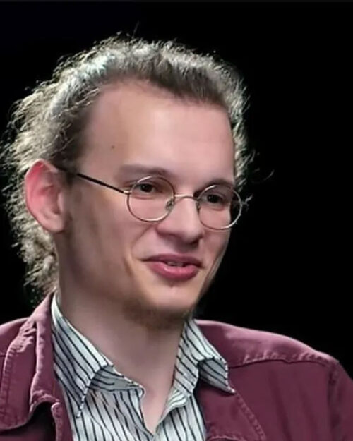 Asrın Fahrettin Tok kimdir