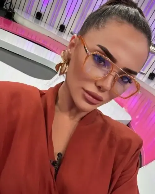 Gizem Karamelek kimdir