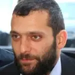 Onur Özbizerdik kimdir