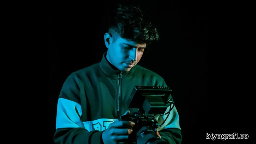 Fırat Gümüştekin kimdir