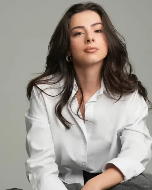 Ecem Öz kimdir
