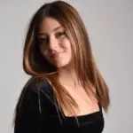 Dora Dalgıç kimdir