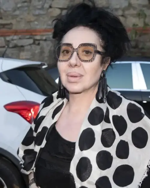 Nur Yerlitaş kimdir