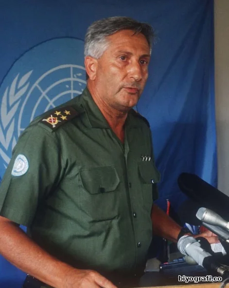 Çevik Bir Kimdir, Boyu, Kaç Yaşında, Nereli - Biyografi.co 2