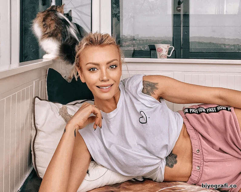 Duygu Kaya Kumarki Kimdir, Boyu, Kaç Yaşında, Nereli - Biyografi.co 1