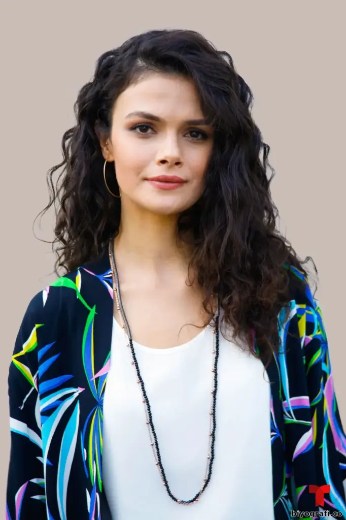 Sinem Ünsal Kimdir, Boyu, Kaç Yaşında, Nereli - Biyografi.co 2