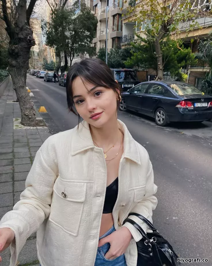 Derya Pınar Ak Kimdir, Boyu, Kaç Yaşında, Nereli - Biyografi.co 1