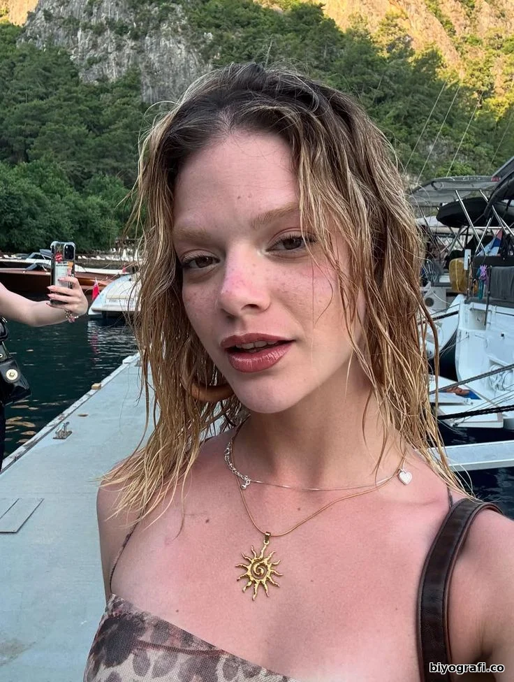 Esin Bahat Kimdir, Boyu, Kaç Yaşında, Nereli - Biyografi.co 1