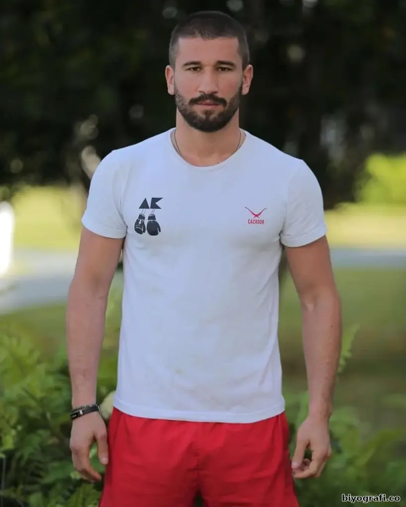 Adem Kılıçcı Kimdir, Boyu, Kaç Yaşında, Nereli - Biyografi.co 1