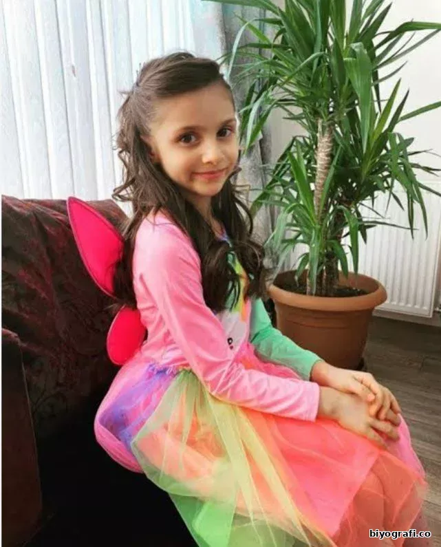 Lina Çetinkaya Kimdir, Boyu, Kaç Yaşında, Nereli - Biyografi.co 1