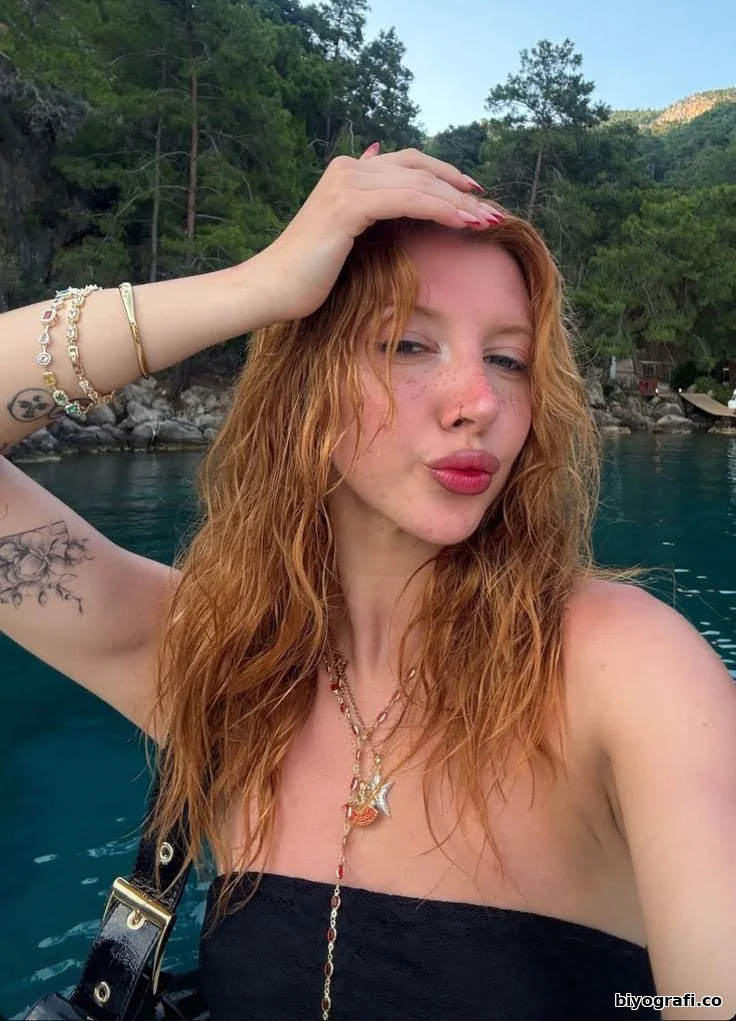 Mina Solak Kimdir, Boyu, Kaç Yaşında, Nereli - Biyografi.co 3