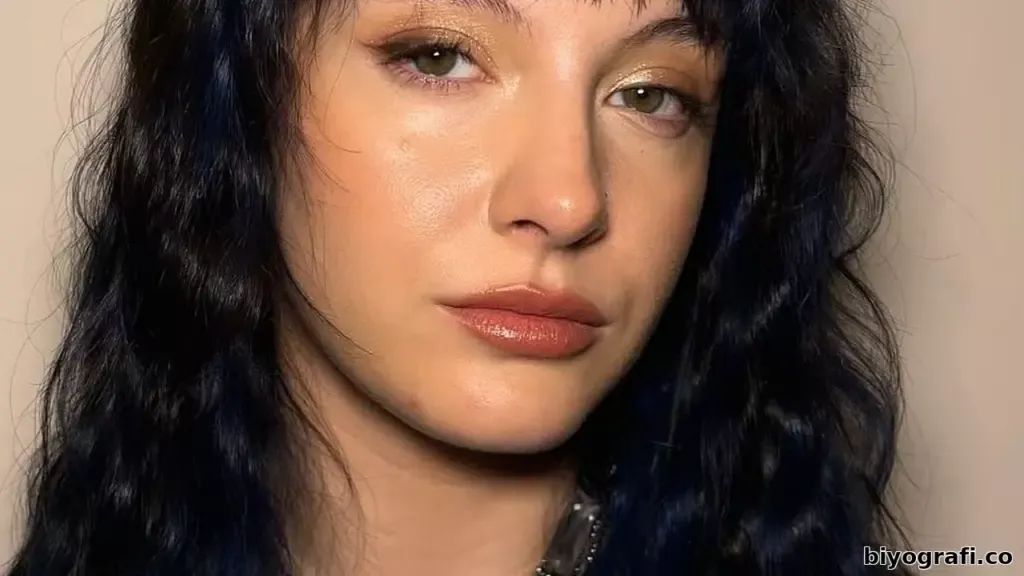 Zeynep Sude Oktay Kimdir, Boyu, Kaç Yaşında, Nereli - Biyografi.co 1