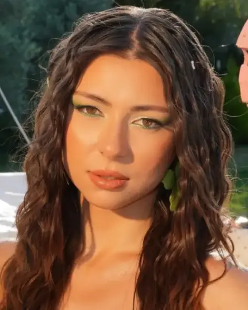 Güniz Ok kimdir