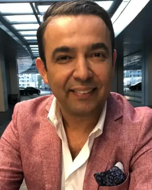 Tahir Sarıkaya kimdir