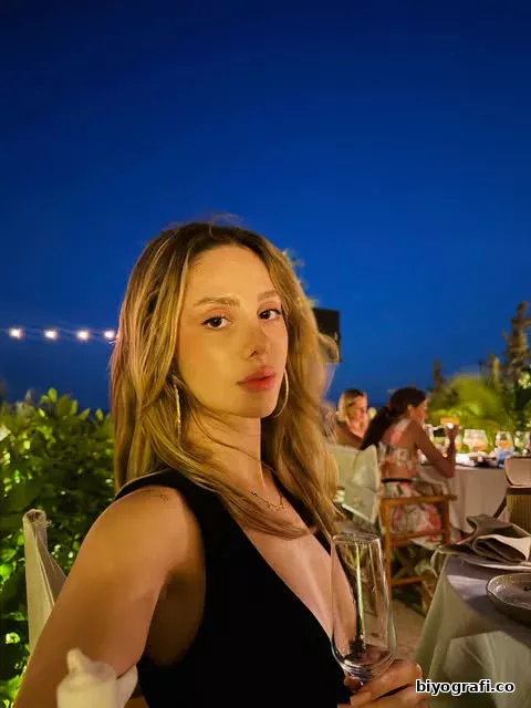 Zeybik (Zeynep Sürmeli) Kimdir, Boyu, Kaç Yaşında, Nereli - Biyografi.co 2