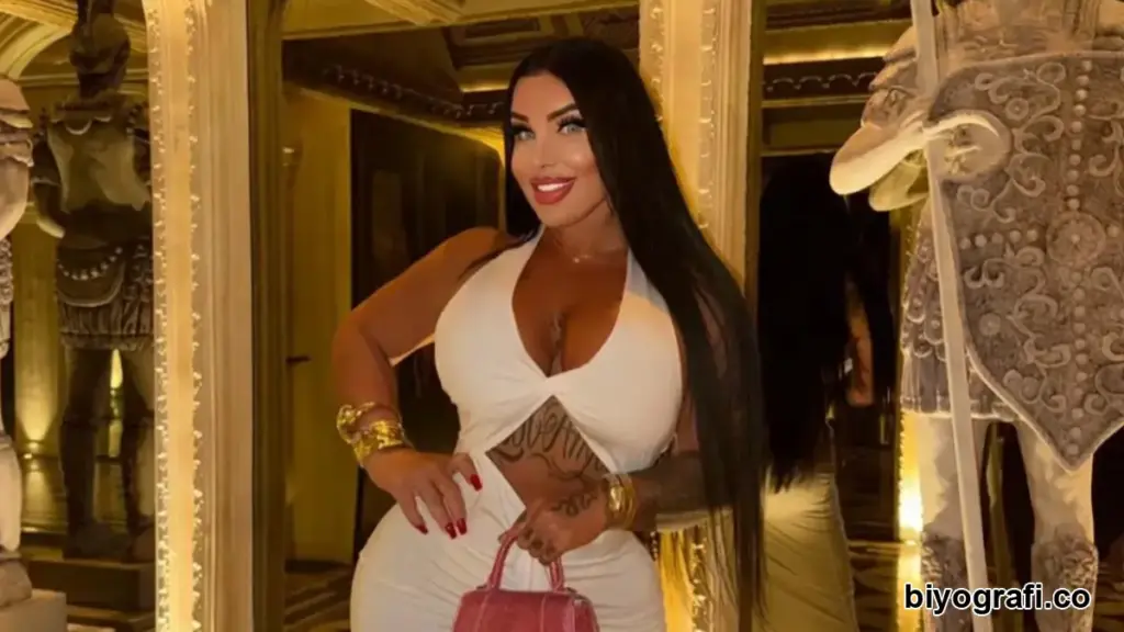 Eda Alboya (Eda Esmr) kimdir