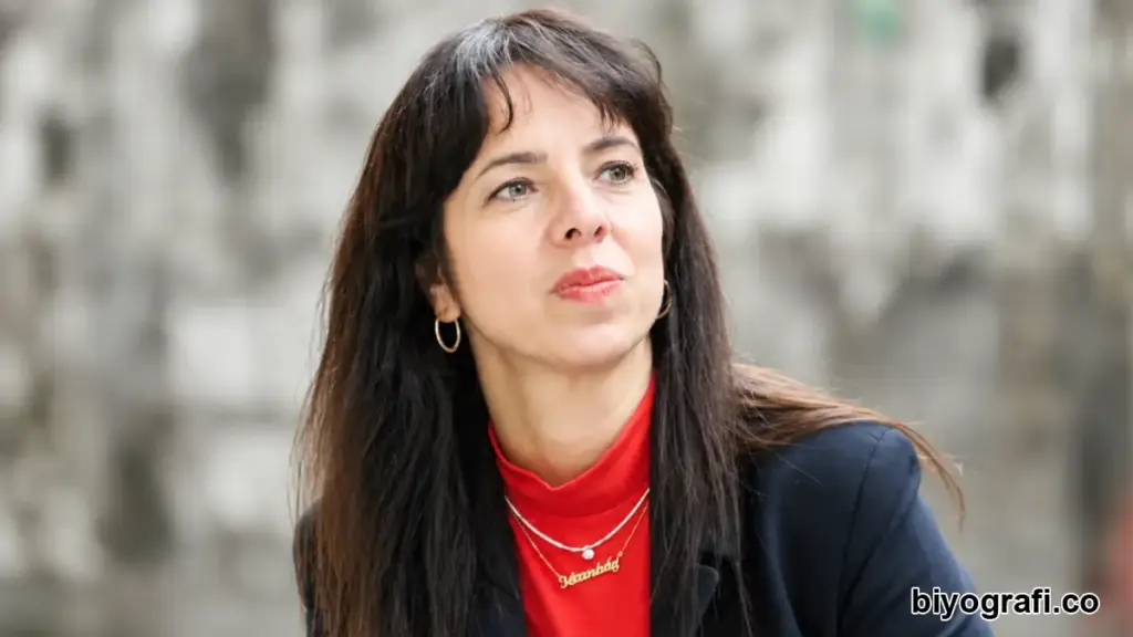 Elif Eralp kimdir