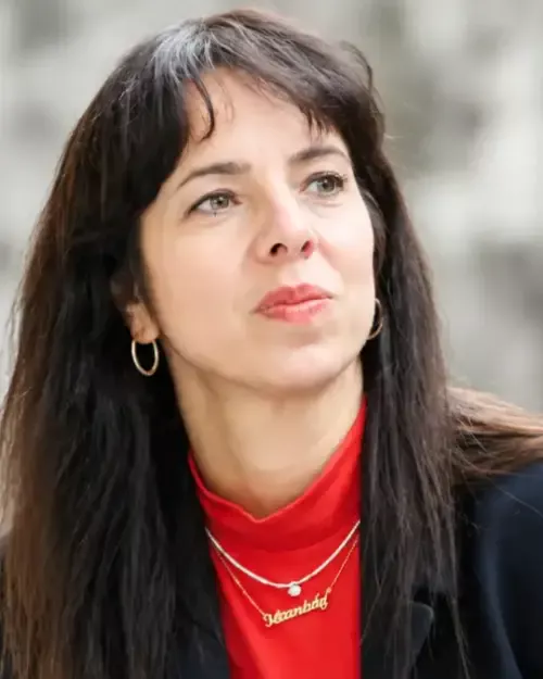 Elif Eralp kimdir