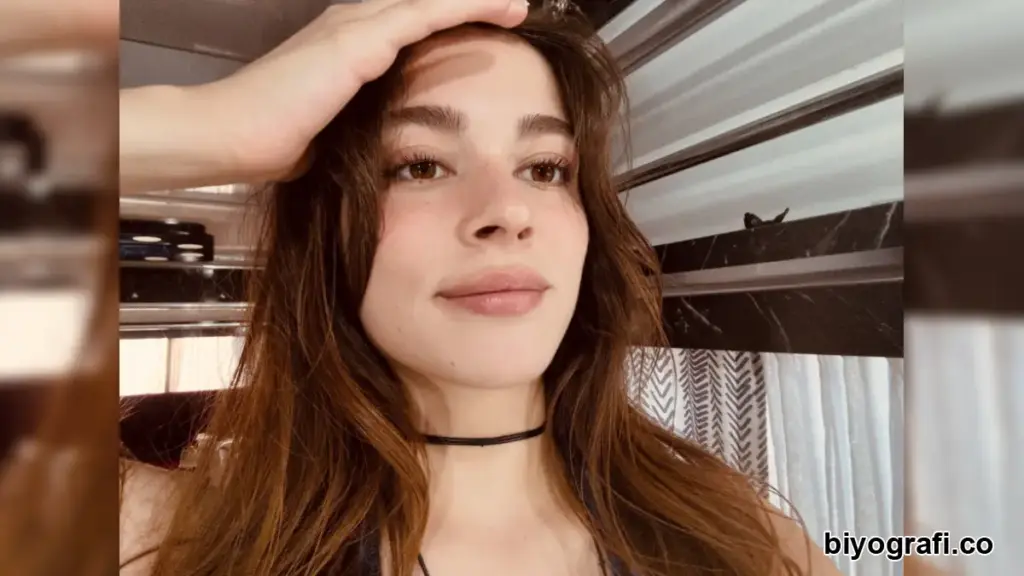 Helin Elveren kimdir
