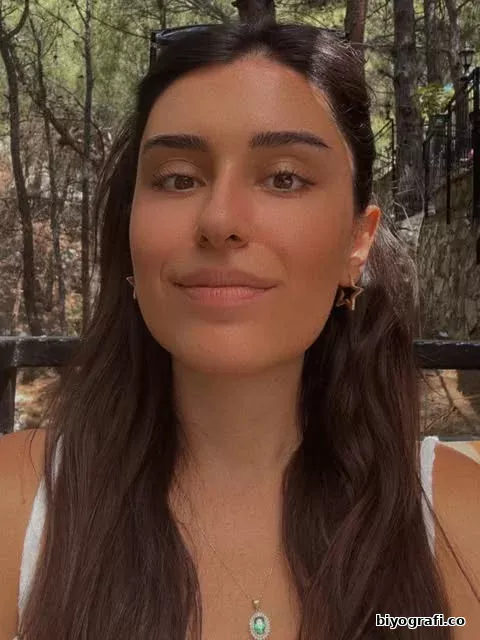 Ezgi Yen Kimdir, Boyu, Kaç Yaşında, Nereli - Biyografi.co 1