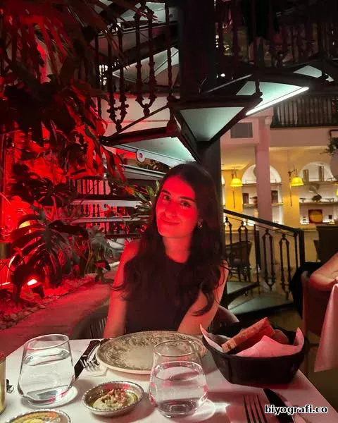 Ezgi Yen Kimdir, Boyu, Kaç Yaşında, Nereli - Biyografi.co 3