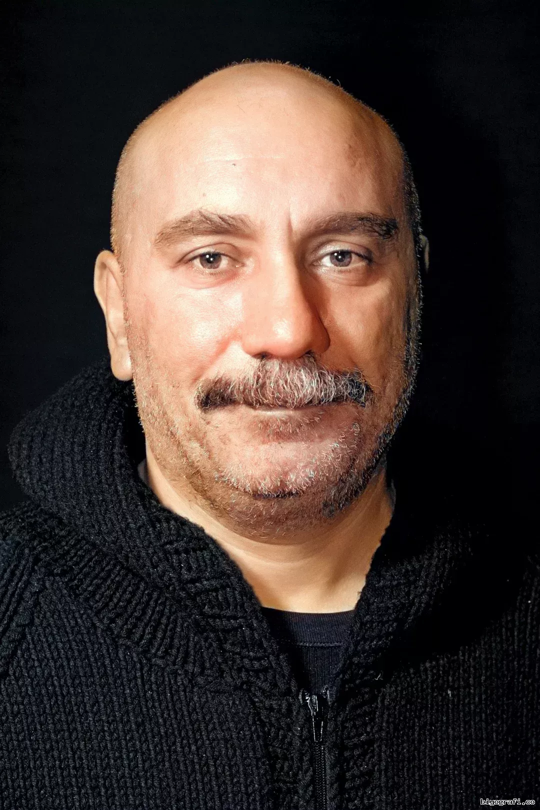Mustafa Avkıran stüdyo portresi
