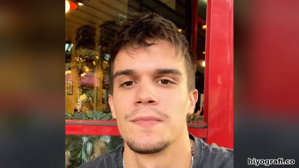 Eren Ören Kimdir, Boyu, Kaç Yaşında, Nereli - Biyografi.co 1
